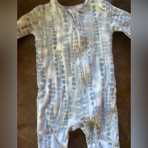 Dreamland baby pajamas 2 one grey and one light blue good condition Size 6-12 - Picture 4 of 5